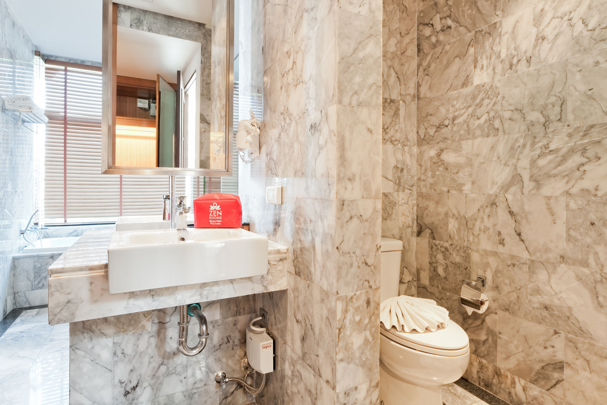 Zen Premium Chalong Phuket Hotell Exteriör bild
