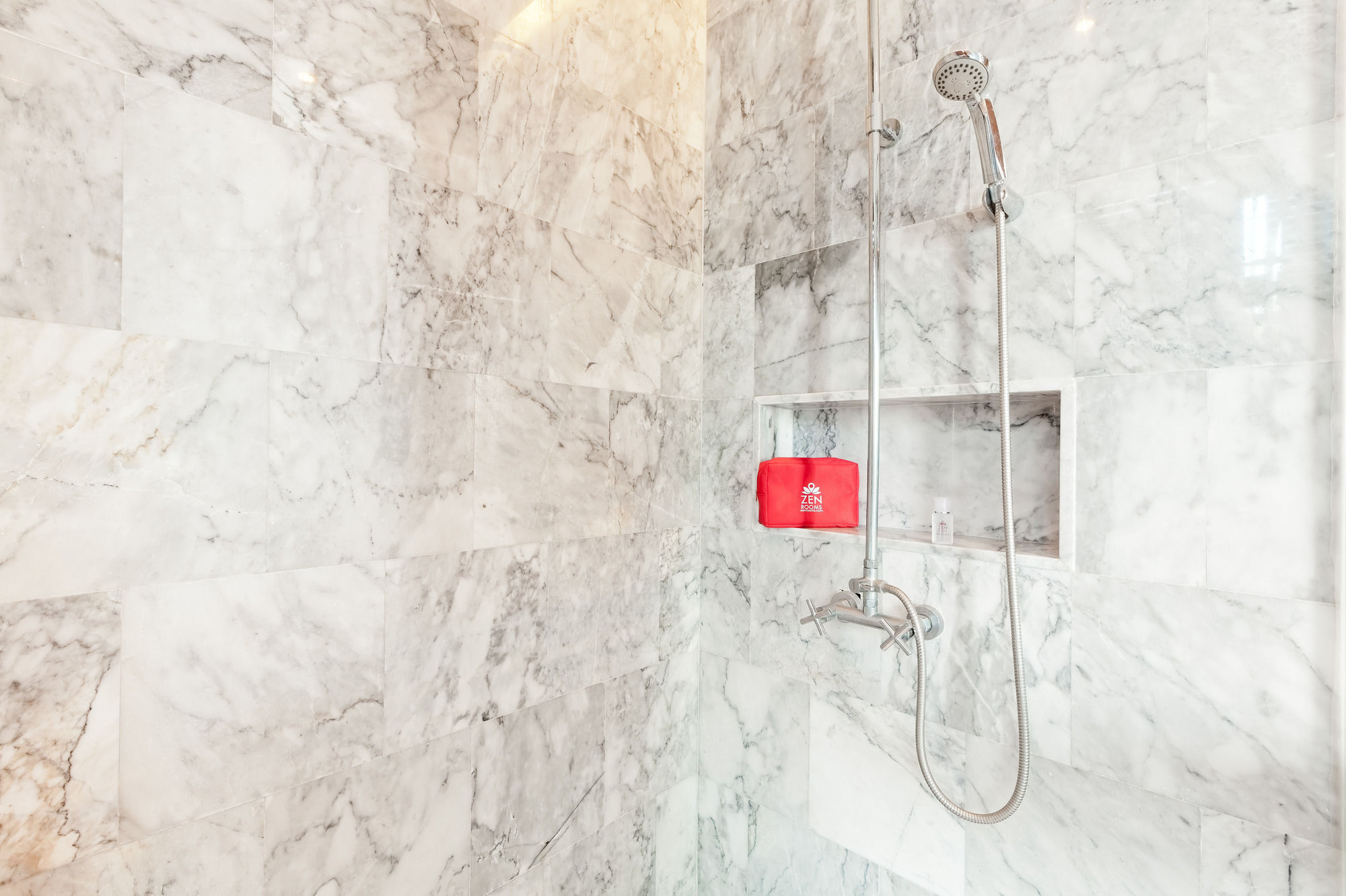 Zen Premium Chalong Phuket Hotell Exteriör bild