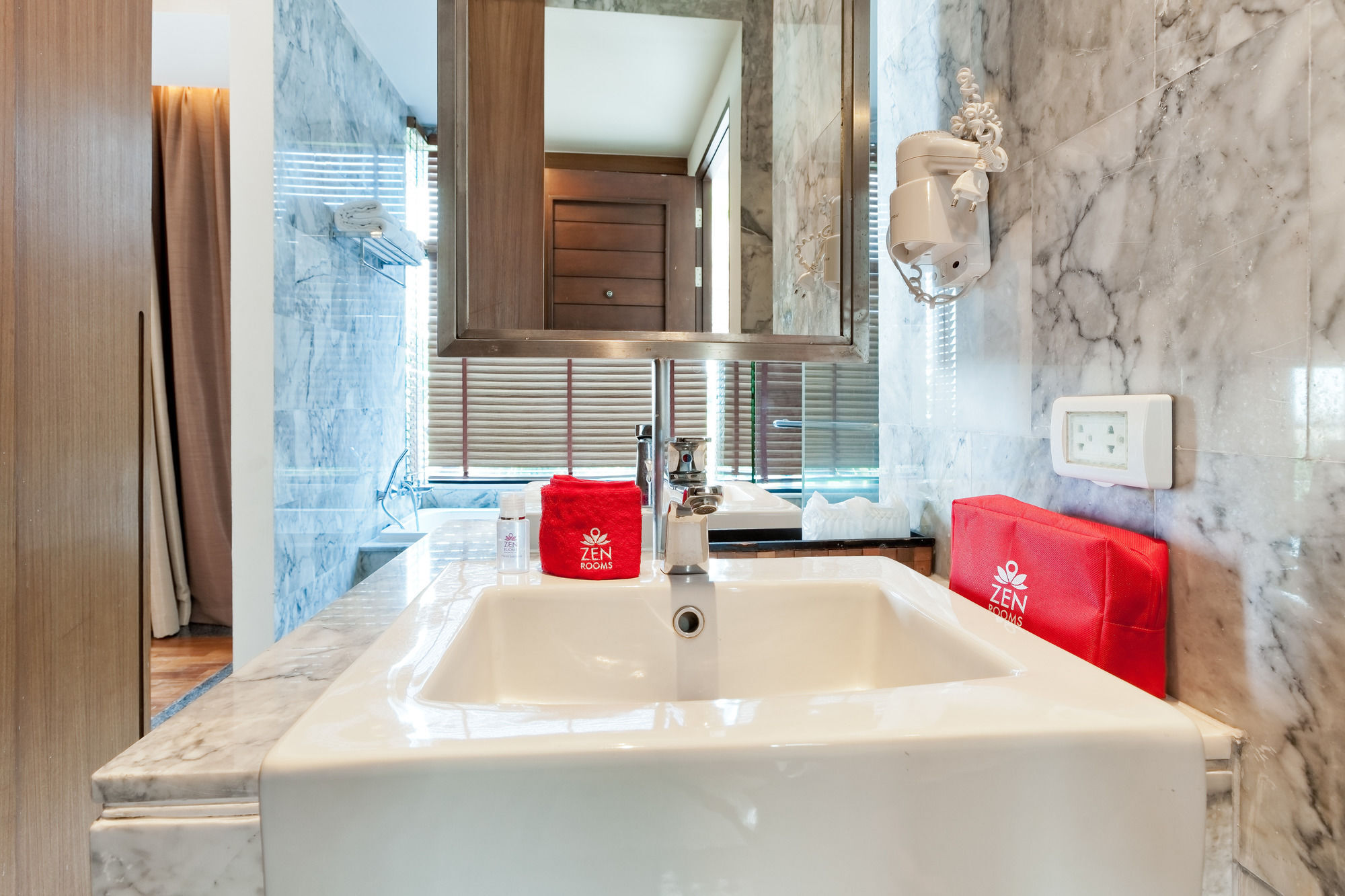 Zen Premium Chalong Phuket Hotell Exteriör bild
